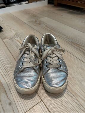 Sam Edelman Ethyl Silver Metallic Sneakers